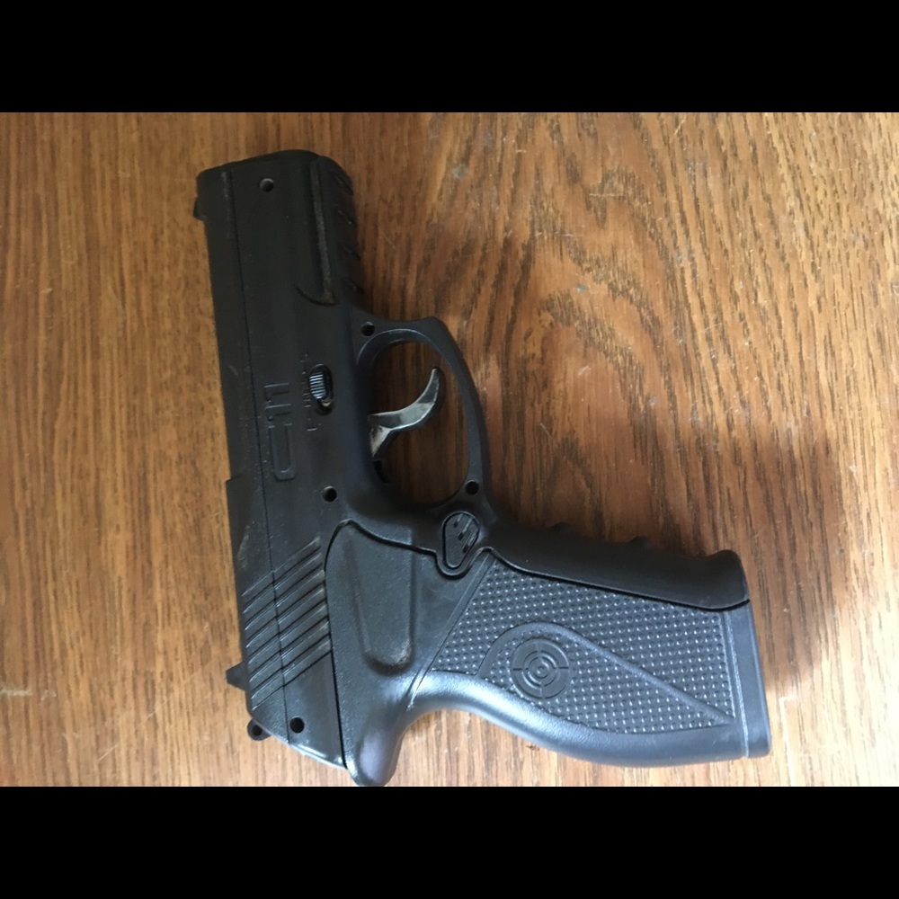 Crosman Co2 C11 airsoft pistol